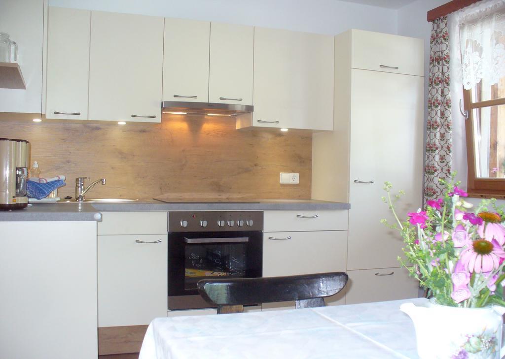 Mitschighof - Apartments Und Pension - Heidis-Welt, Mitschig Hermagor-Pressegger See Room photo
