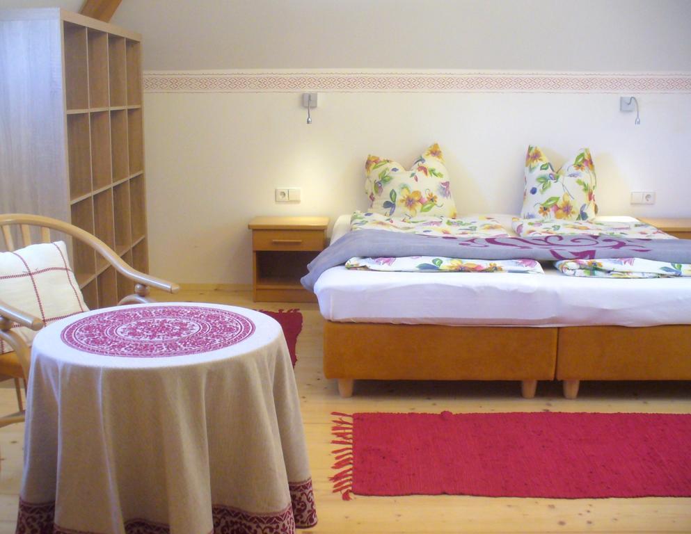 Mitschighof - Apartments Und Pension - Heidis-Welt, Mitschig Hermagor-Pressegger See Room photo