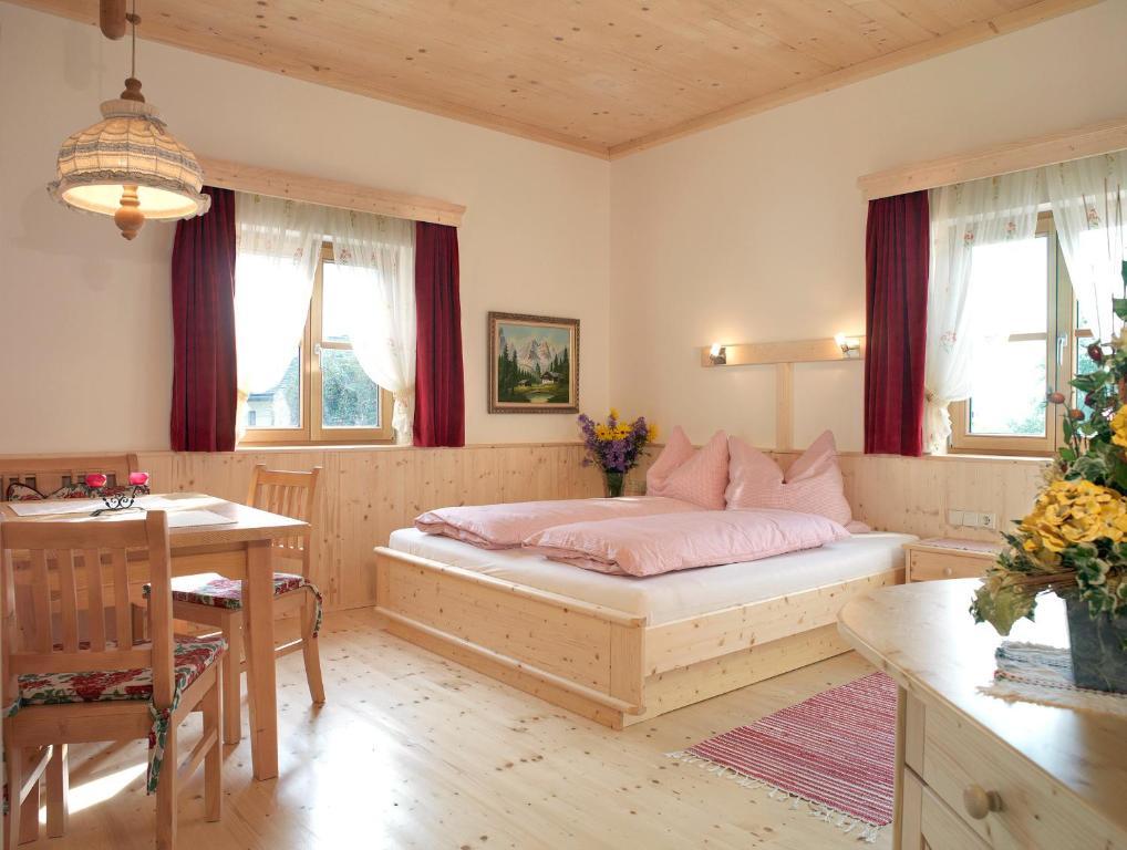 Mitschighof - Apartments Und Pension - Heidis-Welt, Mitschig Hermagor-Pressegger See Room photo